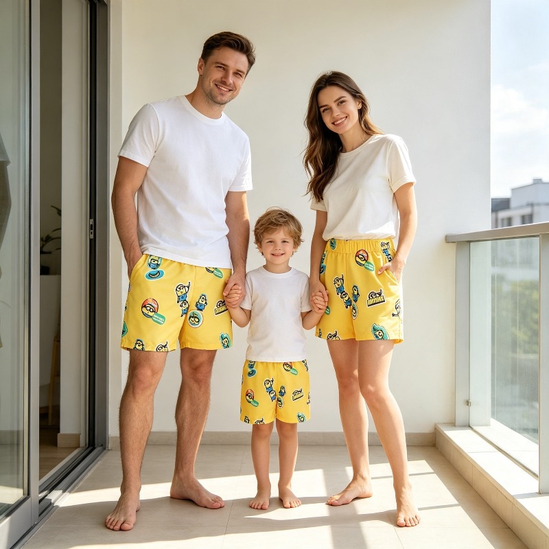 Baby Products For Bathing - Chłopięce szorty kąpielowe z nadrukiem Minionków,